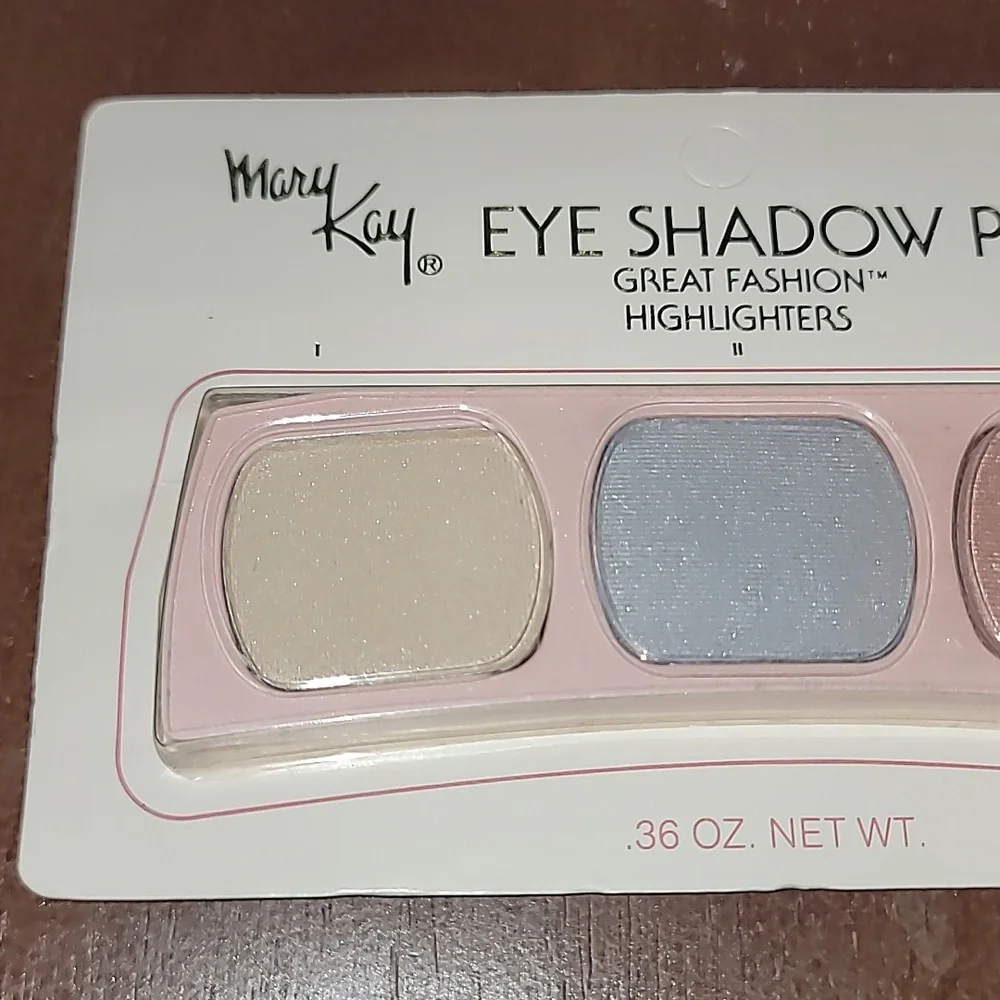 Mary Kay Eye Shadow Palette Great Fashion Highlighters .36 oz. NIP Retired Stock - Picture 2 of 6